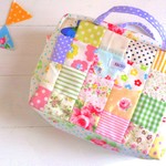 『6251yuko様ｵｰﾀﾞｰ品』パッチワークなポーチ【おむつポーチにも♪】blue系