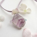 春らしく♪フローライト原石とアベンチュリンのお花