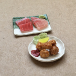 『居酒屋で一杯♪』●刺身盛り合わせ・唐揚げ●ミニチュアフ ード ２個セット
