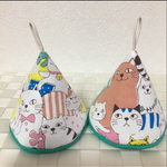 【送料無料】色んな猫ちゃんが沢山 少し大きめ三角鍋つかみ ルクルーゼやストウブに！