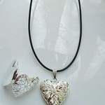 大人気♪♪☆open heart☆本革ペンダント