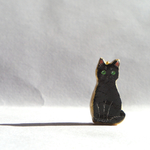 緑の眼の黒猫バッジ