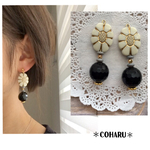 モノトーンなレトロフラワーピアス/イヤリング