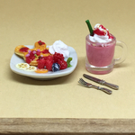 ミニチュアスイーツ♡うさぎ型パンケーキ&苺ジュース