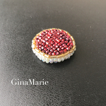 赤い石 ビーズ刺繍ブローチ