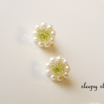 キャンディビーズとパールのお花のノンホールピアス