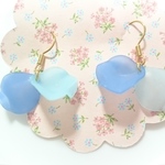 ヒラヒラ花びらピアス