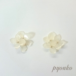 清楚なお花のピアス/イヤリング