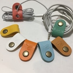 イヤフォンホルダー　革