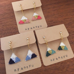 刺繍のさんかくイヤリング