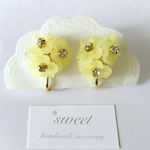 【今だけ送料無料】春のおでかけに♡flowerブーケイヤリング/ピアス～黄色～