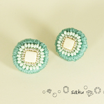 ビーズ刺繍ピアス（グリーン）