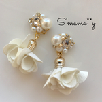 ホワイトフラワータッセル×ビジューピアス/イヤリング