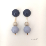 大ぶり カボション×ライトブルーアクリルビーズピアス/イヤリング