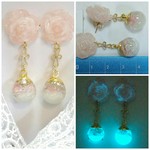 限定1点/夜光/バラ🌹・ﾋﾟﾝｸ・金色・ｲﾝｶﾛｰｽﾞ(ｻｻﾞﾚ石)・ｵｰﾛﾗｶﾞﾗｽﾋﾞｰｽﾞ/約12㍉ﾚｼﾞﾝのｽﾉｰﾄﾞｰﾑ　ピアス
