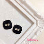 アンティークボタンのピアス（ブラック）