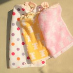 ネームタグ付　3枚セット　タオルエプロン可愛いくまちゃんとドット柄（ピンク）