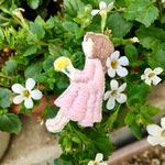 あげる子ブローチ（刺繍ブローチ）