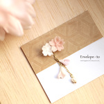 ゆれる🌸お砂糖菓子の桜 片耳ピアス ✻薄紅✻  〜お出かけや着物、振袖、袴、結婚式などに。和の上品な彩り〜