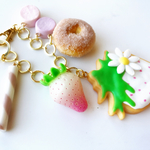 いちごアイシングクッキーのバッグチャーム (白)