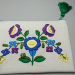 カロチャ刺繍のポーチ