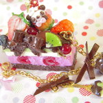 フランボワーズフルーツケーキのバックチャーム