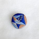 刺繍ブローチ(丸に三角)
