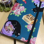 文庫サイズ 猫とお化粧品(緑)の ブックカバー