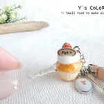 苺cupcake(イニシャルチャーム付き)イヤホンジャックピアスorストラップ