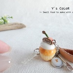 さくらんぼcupcake(イニシャルチャーム付き)イヤホンジャックピアスorストラップ