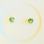 再....販)スワロフスキー　ペリドット　一粒ピアス