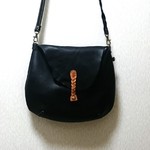 黒のレザーショルダーバッグ