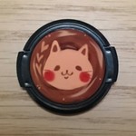 カフェ好きにオススメ★にゃんこラテアート風レンズキャップ