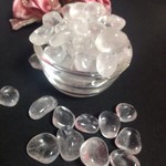 【ミニタンブル穴無】天然水晶　小サイズ　 握り石　50ｇ