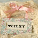 リバティ　トイレのドアサイン　ペイザンヌ