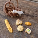 〜再販〜 ミニかごと5種類のパン ①