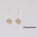 ❀優美な花❀ 桜とローズクォーツのピアス（ゴールドカラー）