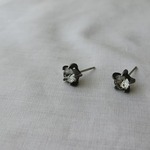 輝く闇星のピアス