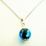 再入荷！深海ブルーのガラス玉ネックレス