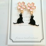 桜と黒猫のピアス