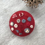 rosso 刺繍ブローチ