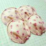 繰り返し使える母乳パット☆小花柄／ピンク、パープル2組☆厚手