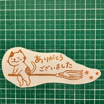 魔法のほうきに乗ったねこ