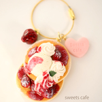 アイスベリーパンケーキのバッグチャーム(ホワイトチョコ)