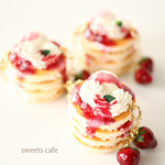 四段アイスベリーパンケーキのチェーンバッグチャーム