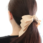 ベージュのトリプルリボン＆たらーん＆スワロチャームのヘアゴム