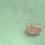 まんまる猫　木のブローチ