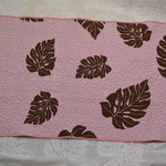 20％off🌸フリーマット(100×50cm)🌸ハワイアン生地(モンステラ柄)リバーシブル(淡いピンク＆ブラウン)