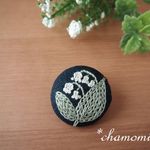 北欧風すずらんの刺繍ブローチ（濃紺）