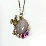 ❗今だけ2300円❗ローズクォーツ ぴょっこりうさぎと天然石のアンティークネックレス たまご 薔薇 レジン パール ビジュー 送料無料 